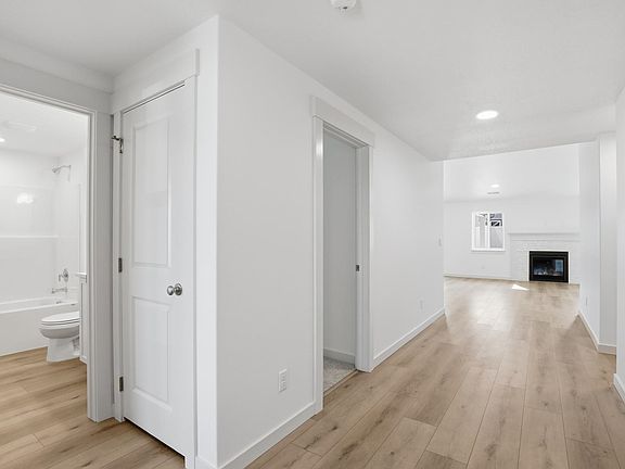 4th image of 5323 N Ainsworth Ln