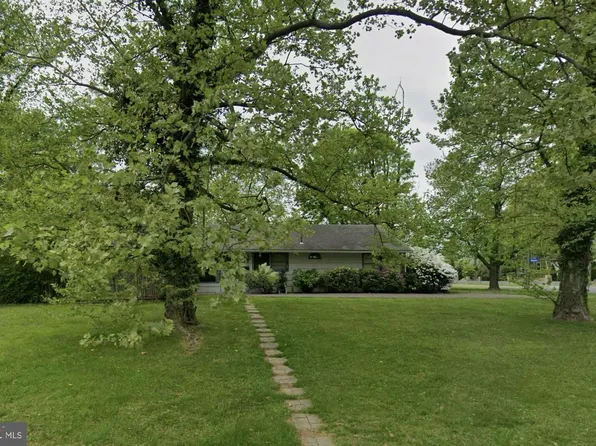 7117 Oak Ridge Rd, Falls Church, VA 22042