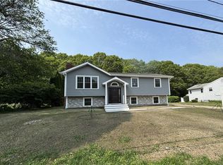 25 Indian Trl, Saunderstown, RI 02874