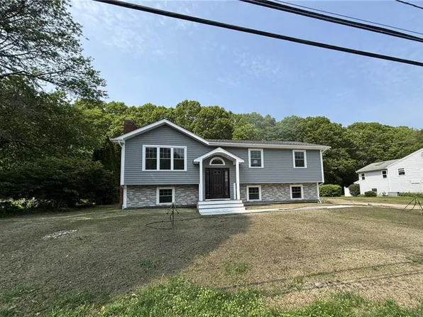 25 Indian Trl, Saunderstown, RI 02874