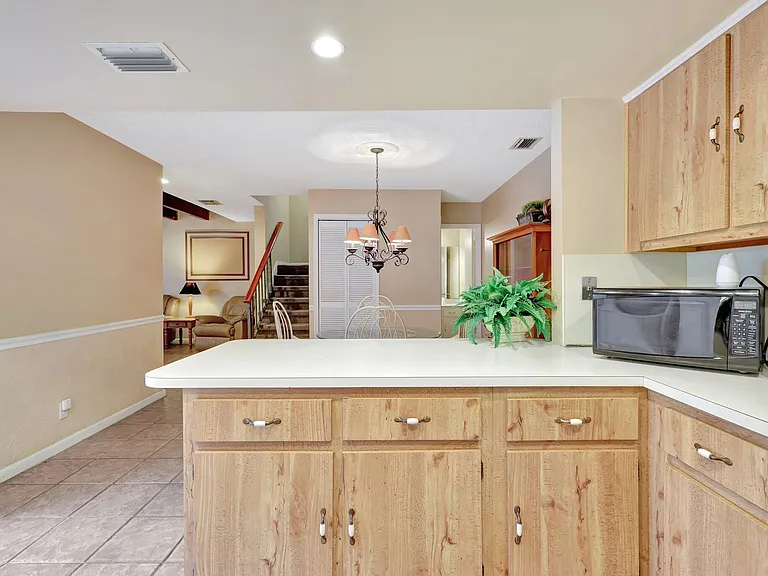 1558 Shaker Cir — Photo 9