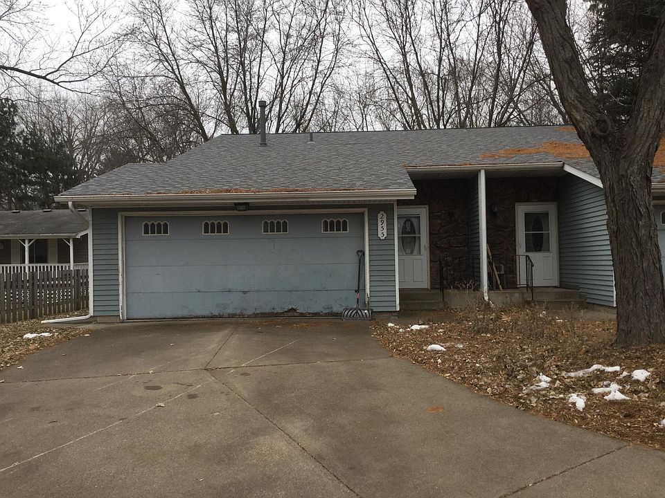 Front of duplex 2 car garage with garage opener provided , real quite neighborhood with all home owners surrounding this side x side 2 bedroom duplex