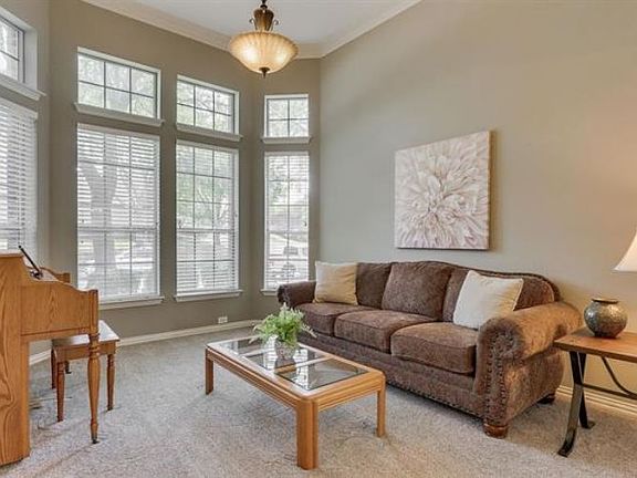 5th image of 2717 Huntly Ln