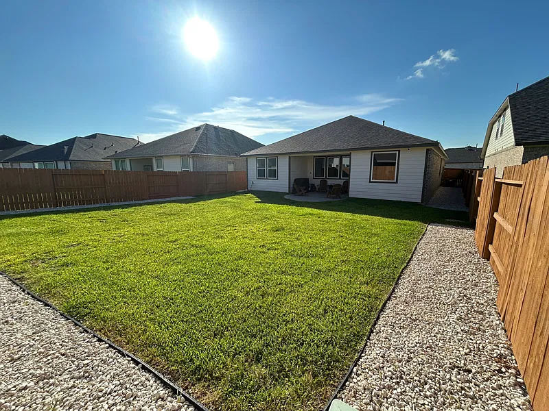 4 bed, 1909 sqft, $2,650 — Photo 2