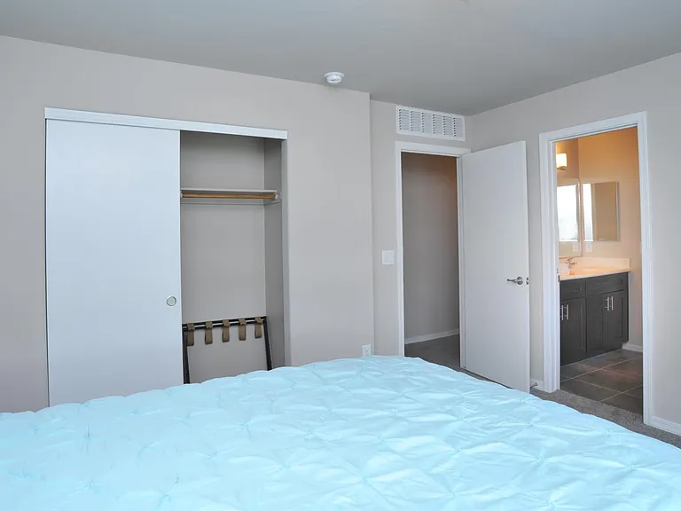 1218 E Blacklidge Dr — Photo 7