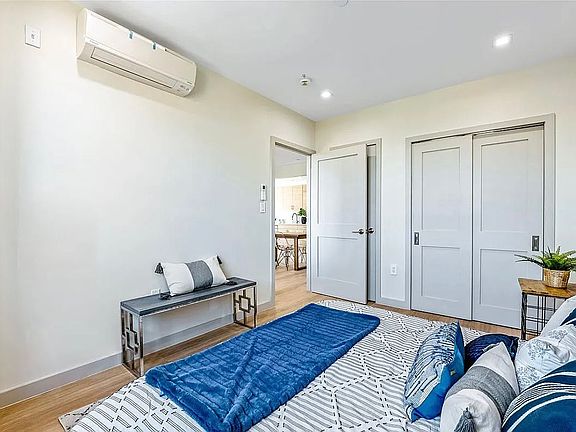 5th image of 51-24 Roosevelt Ave #604