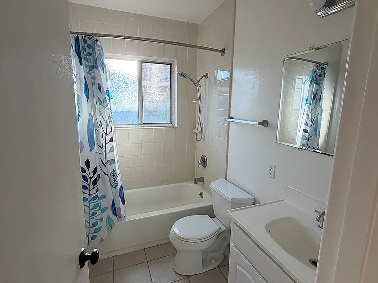 Main Upstairs Bathroom