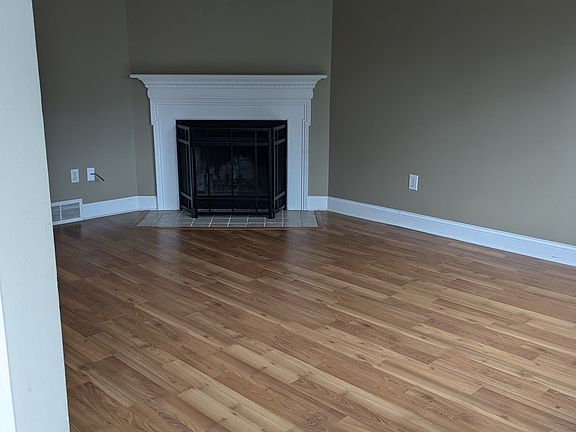 3rd image of 7806 Meadowhaven Blvd