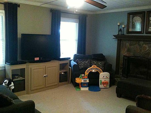 3rd image of 2301 Rockwell Dr