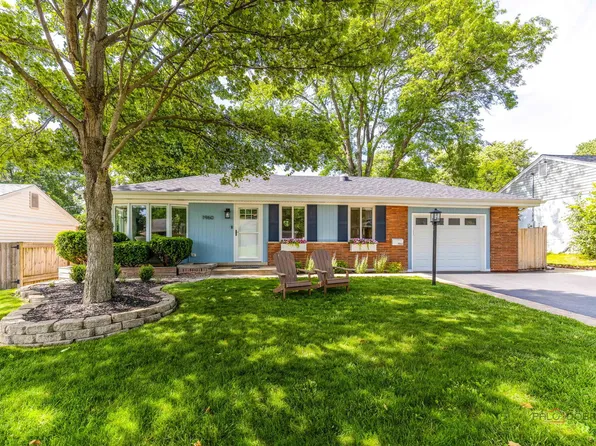 1960 Redwood Ln, Northbrook, IL 60062