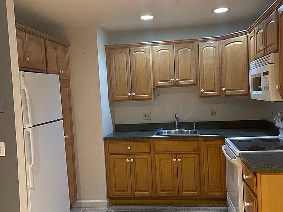 2nd image of 780 Willard St Unit C1