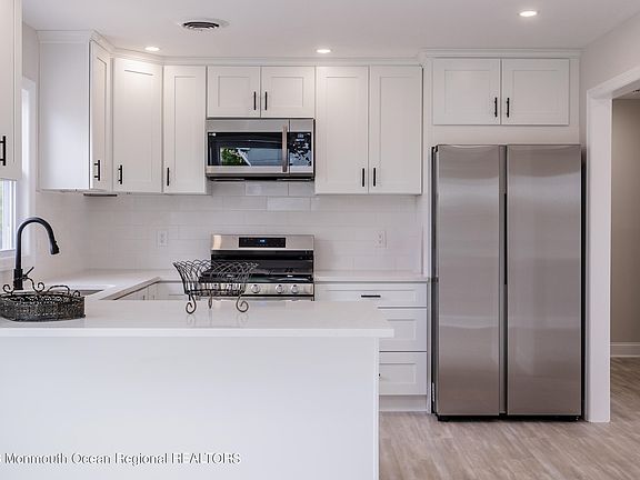 2nd image of 15 Hampshire Court