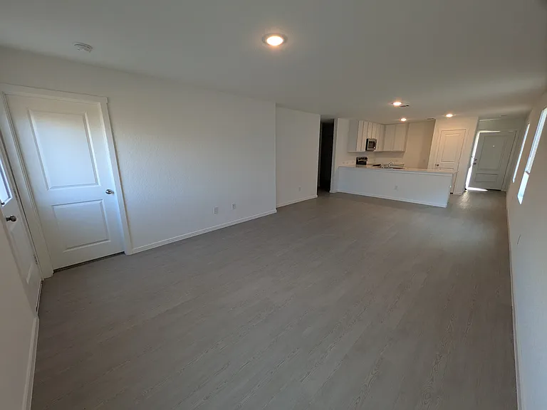 207 Pastar Fls — Photo 2