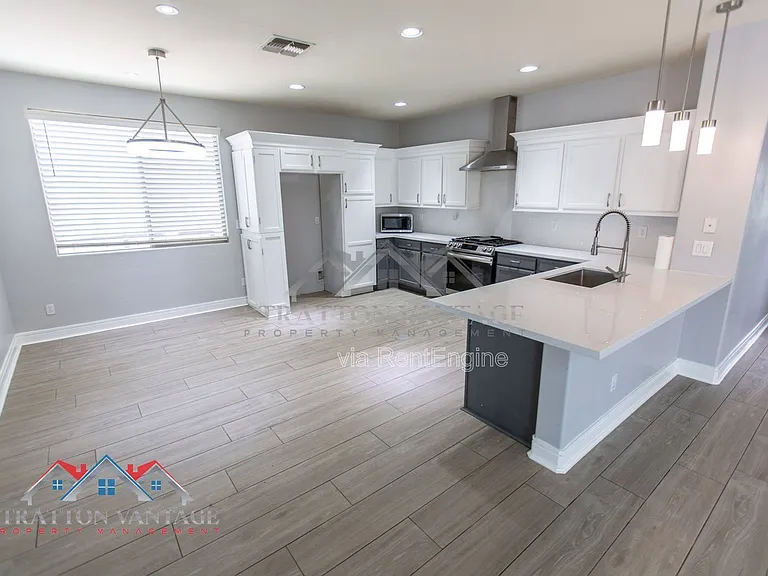 3068 E Ravenswood Dr — Photo 10