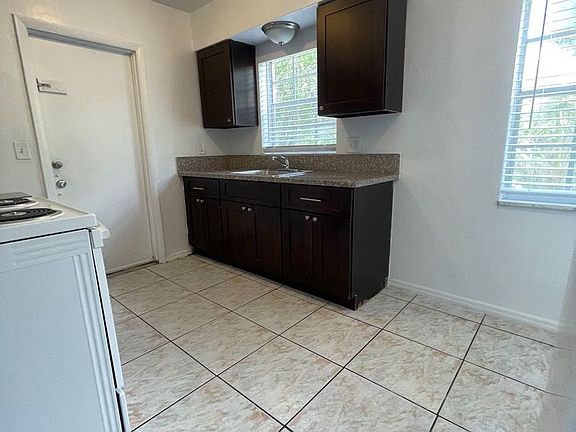 5th image of 208 NW 43rd Ct #3