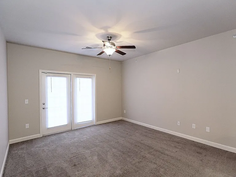Astoria Apartments — Photo 13