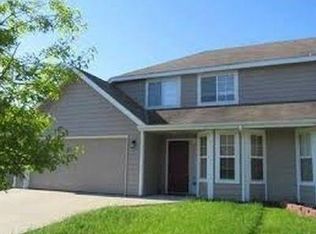 2305 E 27th Ter, Lawrence, KS 66046