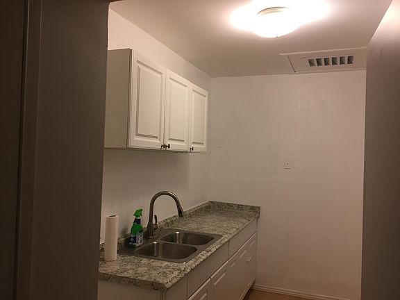 4th image of 2247 1/2 E Cameron Ave
