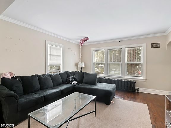 3rd image of 715 S Victory St