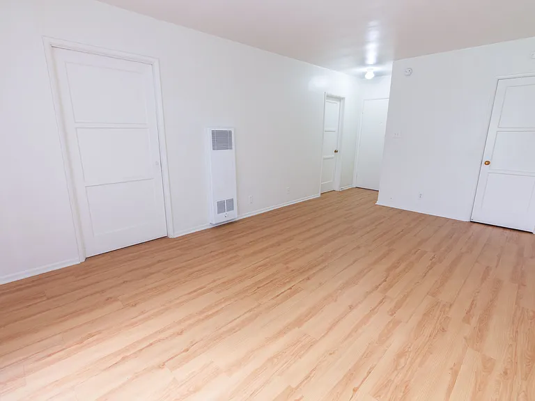 Gayley Manor Apartments — Photo 55