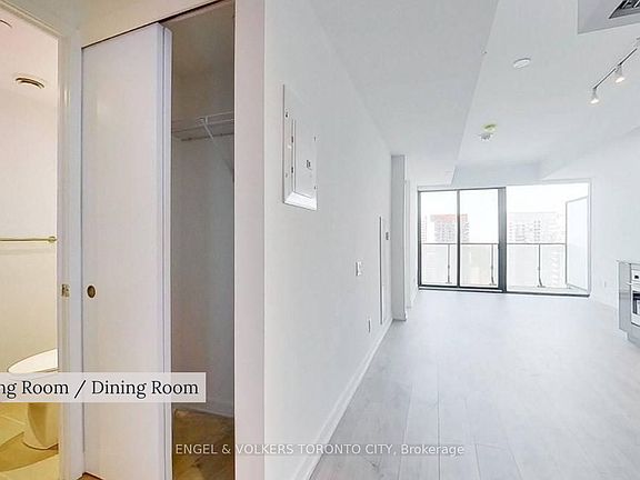 5th image of 161 Roehampton Ave #4211