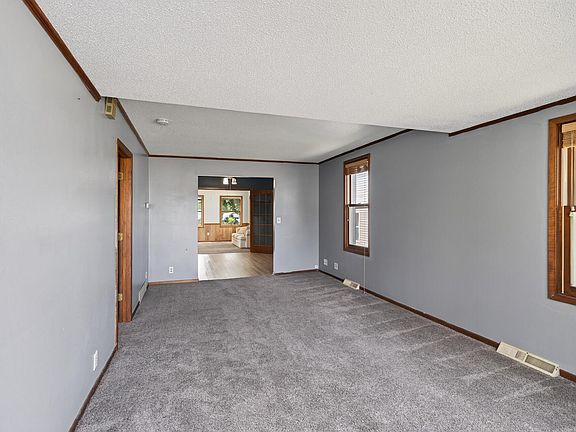2nd image of 220 N Chestnut St
