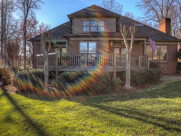 4th image of 3702 Club House Dr NE