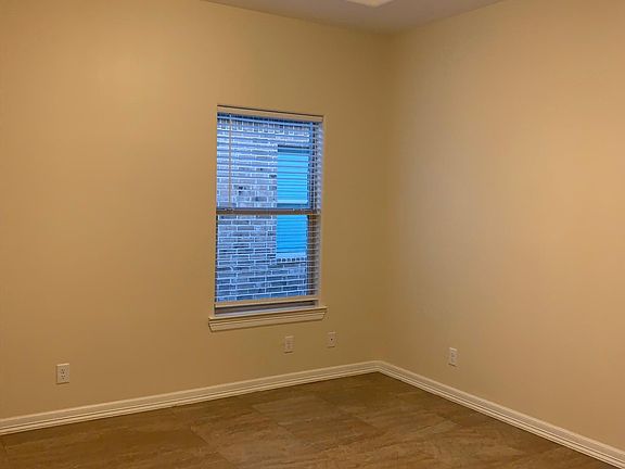 4th image of 2811 E Eisenhower Ave APT 2