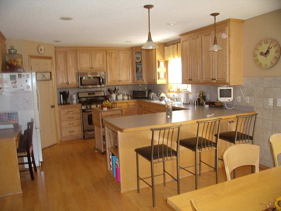 2nd image of 951 Bavaria Hills Ct