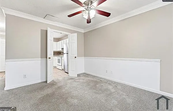 136 Sterling Ct — Photo 15