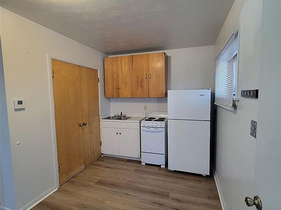 4th image of 208 E Saint Joseph St #9