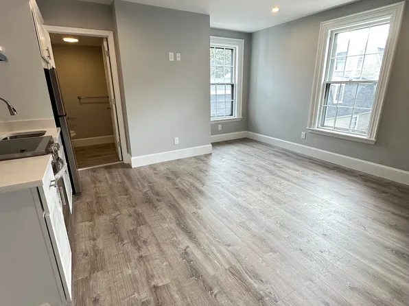 6 Monroe St, Salem, MA