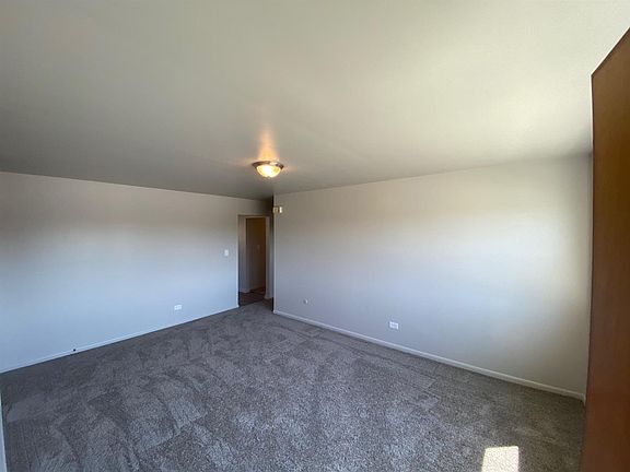 3rd image of 1609 Sheffield Ave #2S