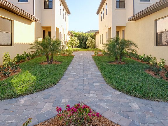 5th image of 702 Lanai Cir #702