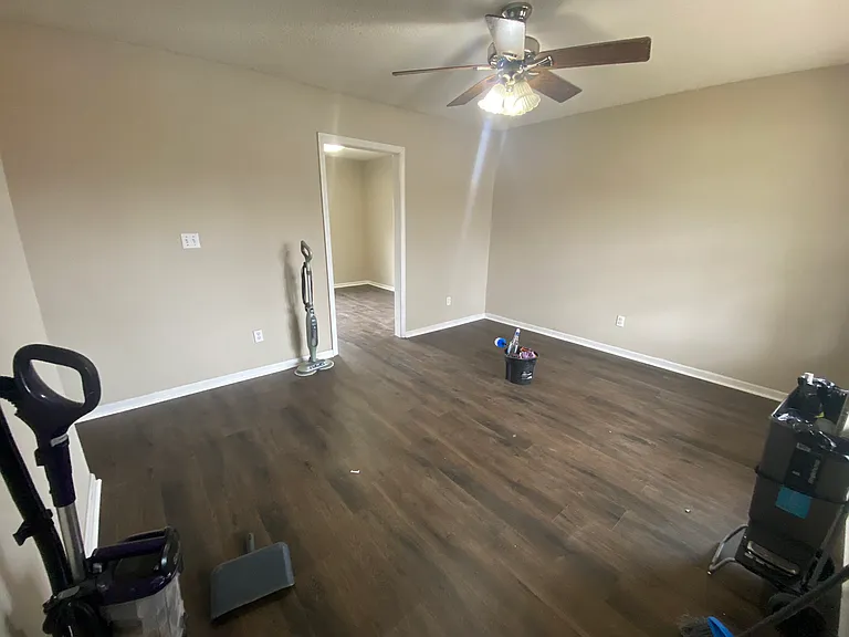 210 Oxford Cir — Photo 8