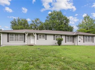 1163 S Delaware St, Tonganoxie, KS 66086