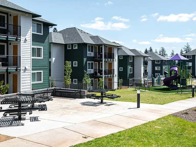 Grand Fir Apartments — Photo 43