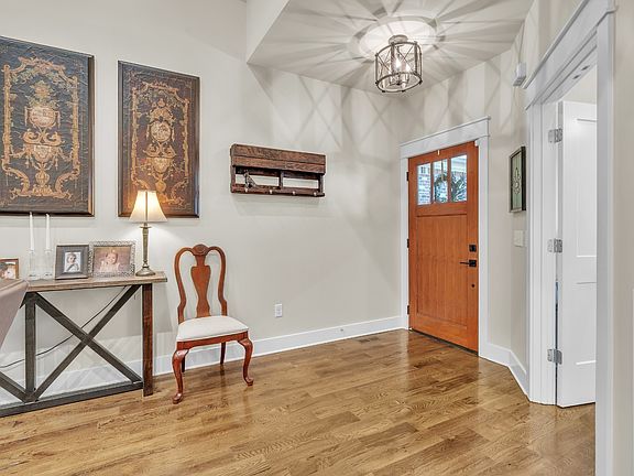 5th image of 422 Evergreen Cir