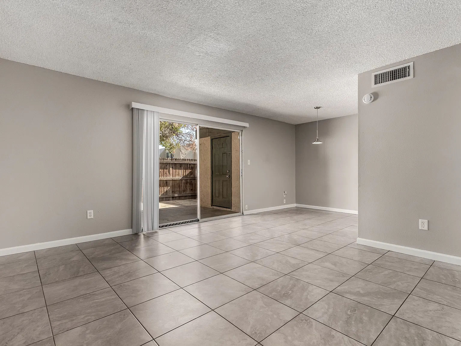 3 bed, 1.5 bath, 1100 sqft, $1,500 — Photo 2