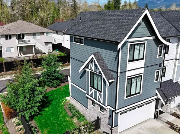12018 237th St #1, Maple Ridge, BC V4R 2C8
