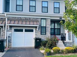 16 Clover Ln, Monroe Township, NJ 08831