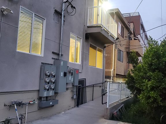 2nd image of 14550 Burbank Blvd #106