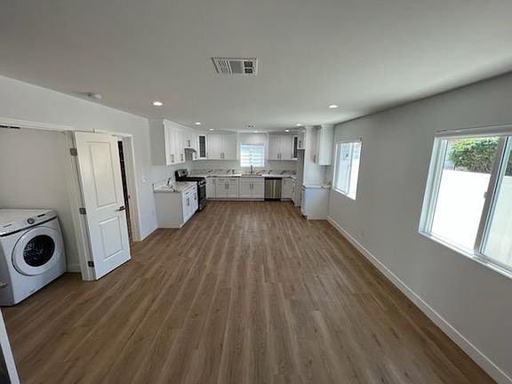 4th image of 13924 Roscoe Blvd