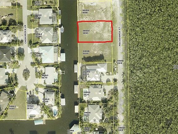 2nd image of 2369 Macadamia St