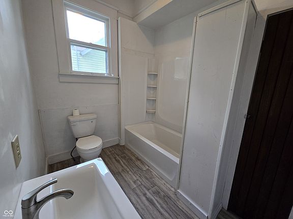 5th image of 305 S Vine St