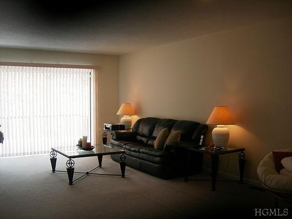 3rd image of 304 Kensington Ct