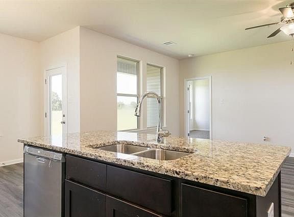 5th image of 290 Windsor Woods Dr
