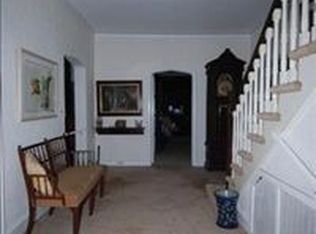 11 Pin Oak Ln, White Plains, NY 10606