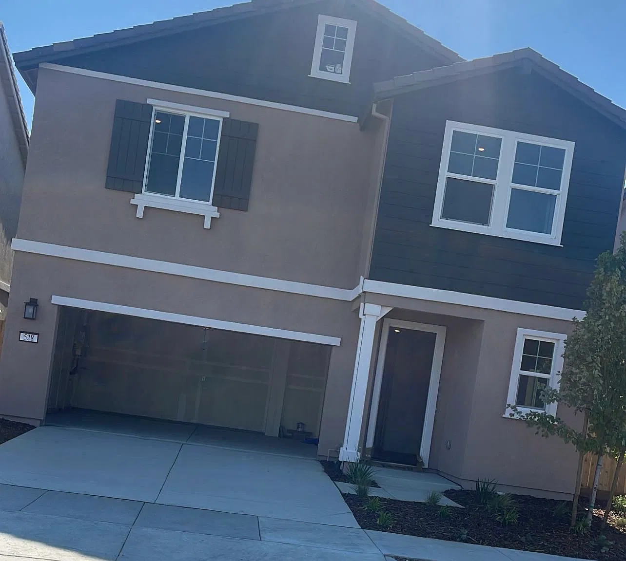 4 bed, 2.5 bath, 2045 sqft, $3,950 — Photo 1