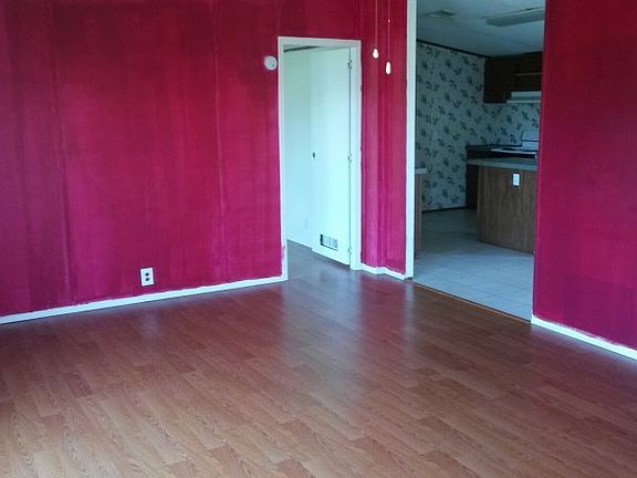 4th image of 1001 NE 104th Ct